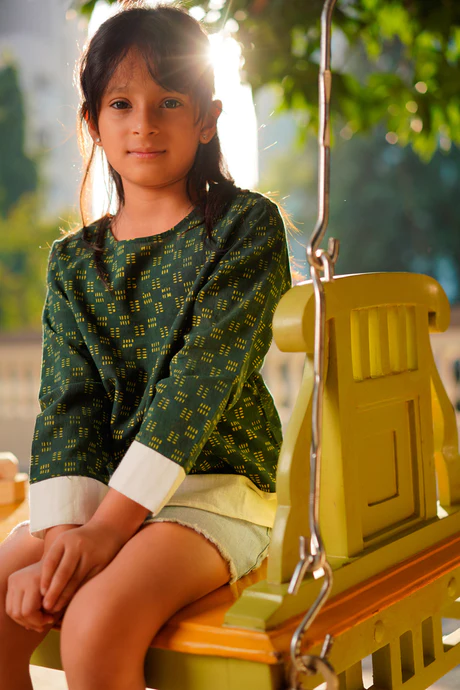 'Stories of courage' Green checks Sweater look Tee Shirt