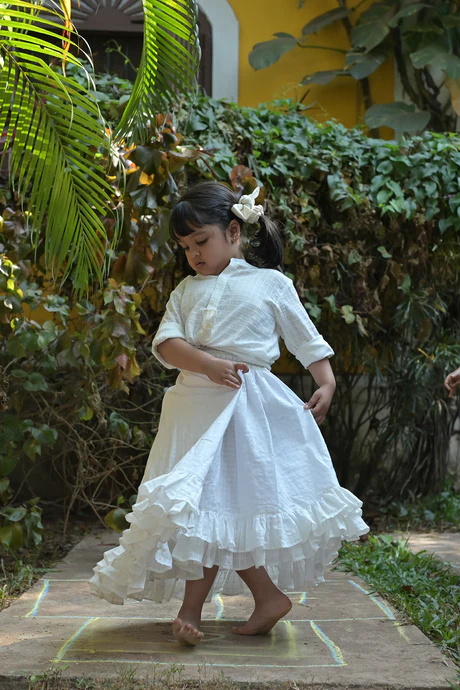‘Rainbow’ | Voluminous high low skirt in off white handwoven checks