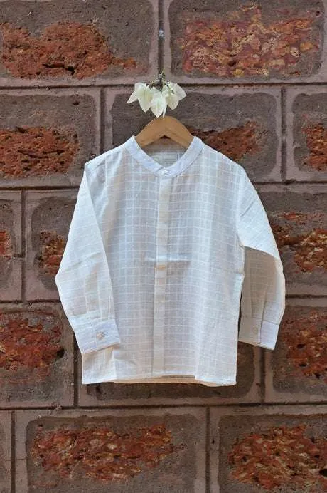 ‘Barefoot’ | Unisex relaxed fit chinese collar shirt in white handwoven checks