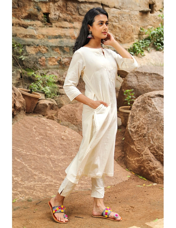 Off-white Embroidered Kurta In Muslin