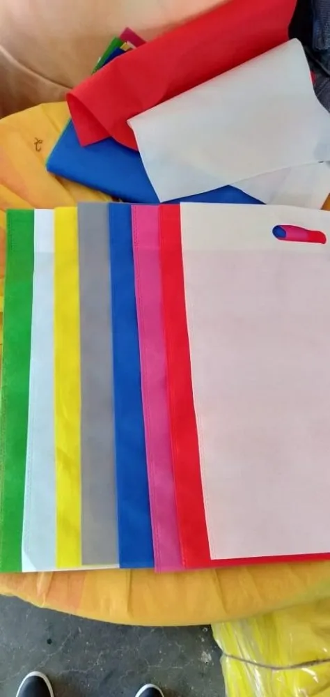 White Non-Woven Fabrics Shopping Bags, Capacity: 10kg